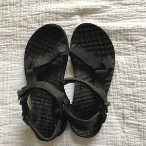 Black TEVA Velcro sandal